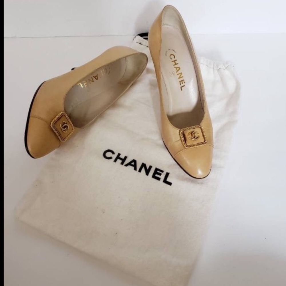 Authentic 1980s Chanel pumps